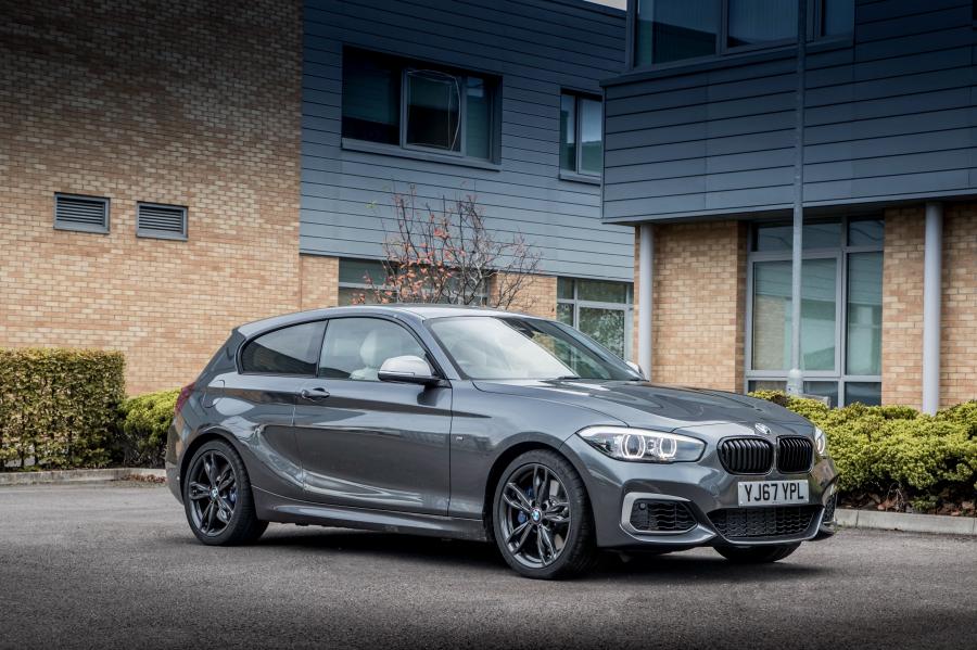  BMW M140i 3-Door (F21) 2016 года  (UK) (фото 2 из 17)